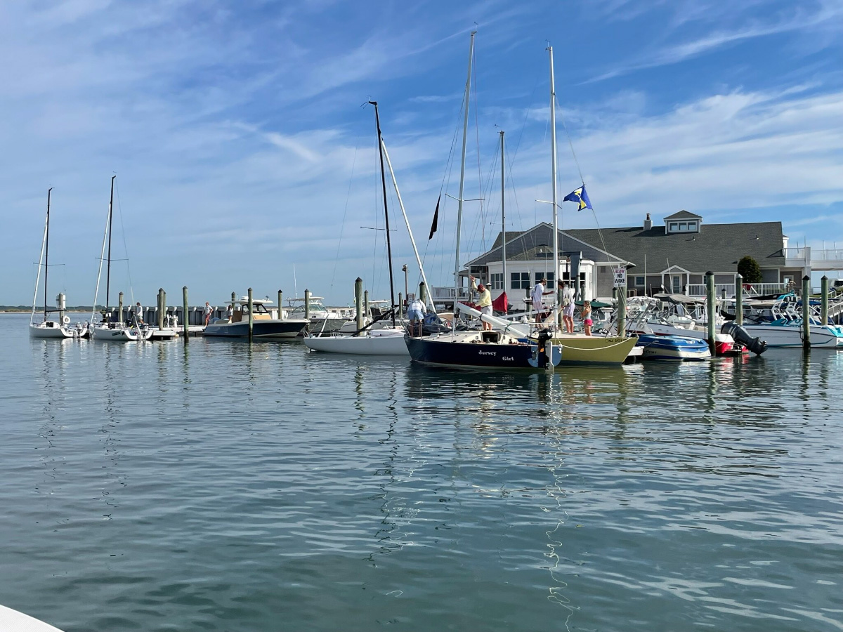 boats-docked-calm-water-sunny-day-JUNIOR-SAILING-Avalon-Yacht-Club