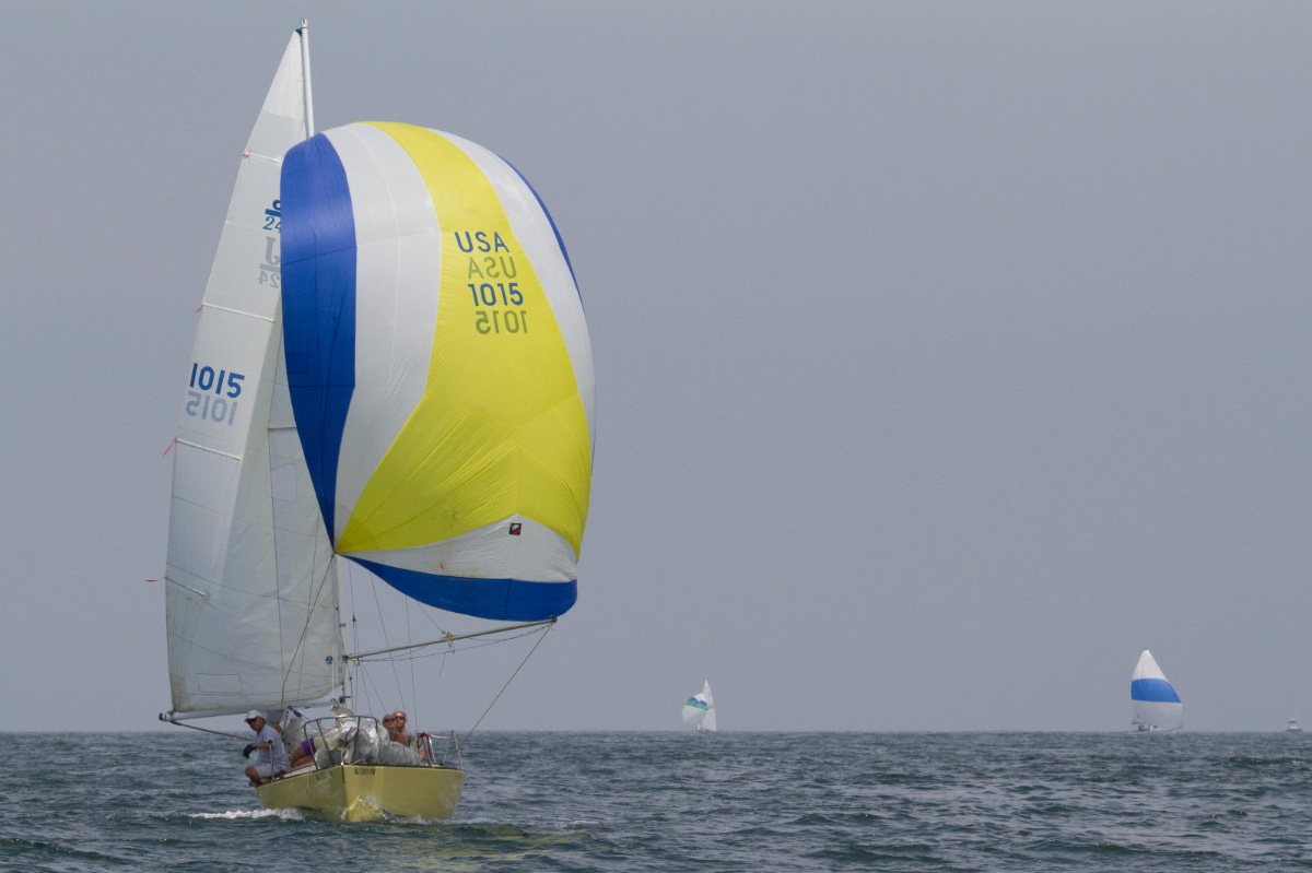 sailboat-racing-on-ocean-ADULT-SAILING-Avalon-Yacht-Club