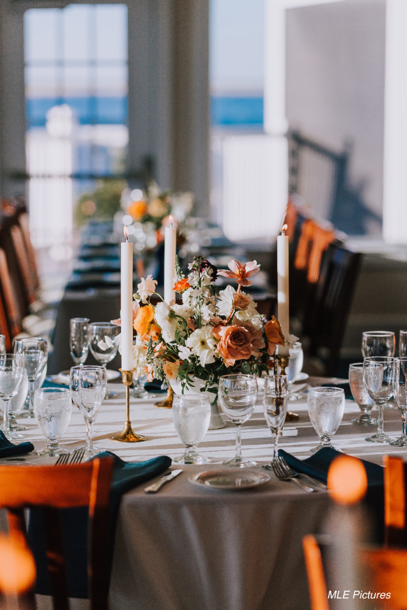 wedding-table-arrangement-flowers-candles-WEDDING-&-EVENTS-Ballroom-Table-decor-Avalon-Yacht-Club