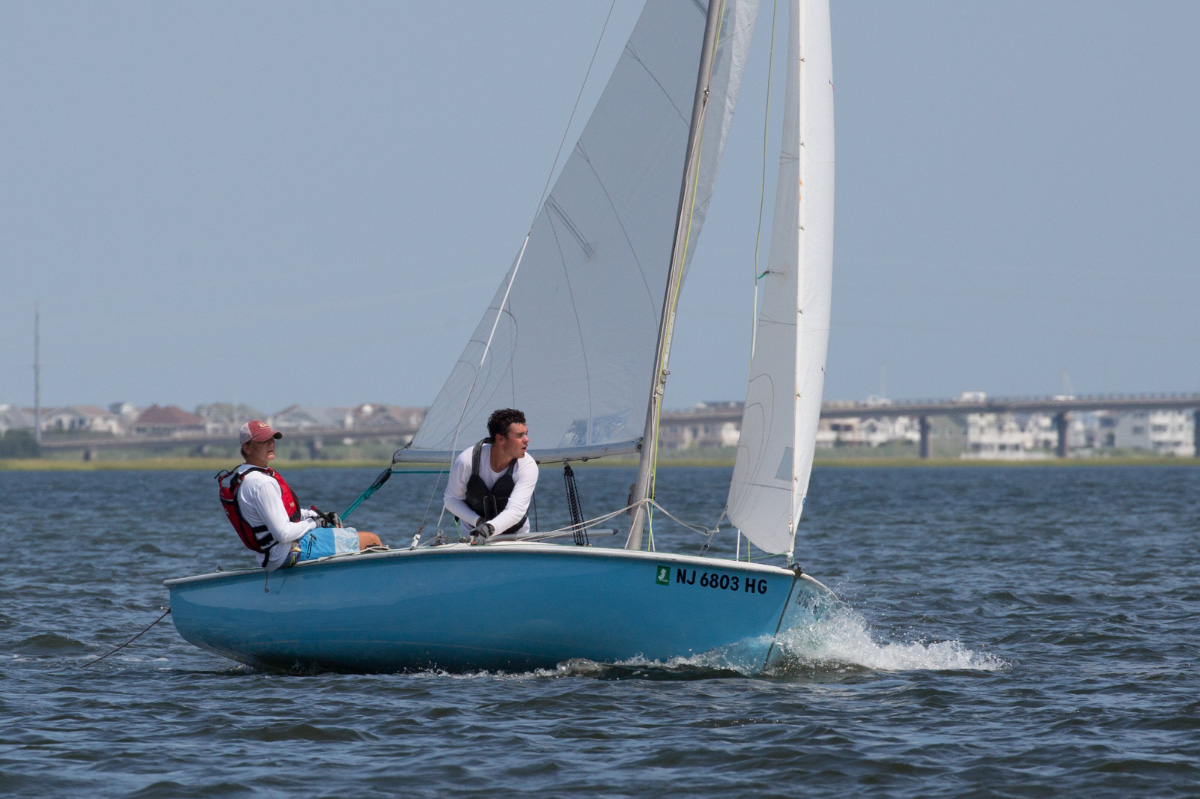 Two-men-sailboat-racing-on-the-water-JUNIOR-SAILING-Avalon-Yacht-Club