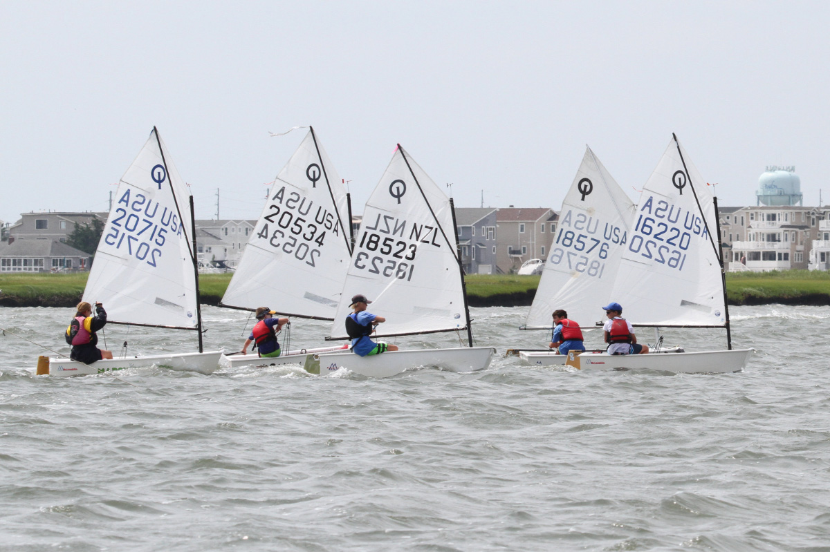 Optimist-sailboats-racing-young-sailors-JUNIOR-SAILING-Avalon-Yacht-Club
